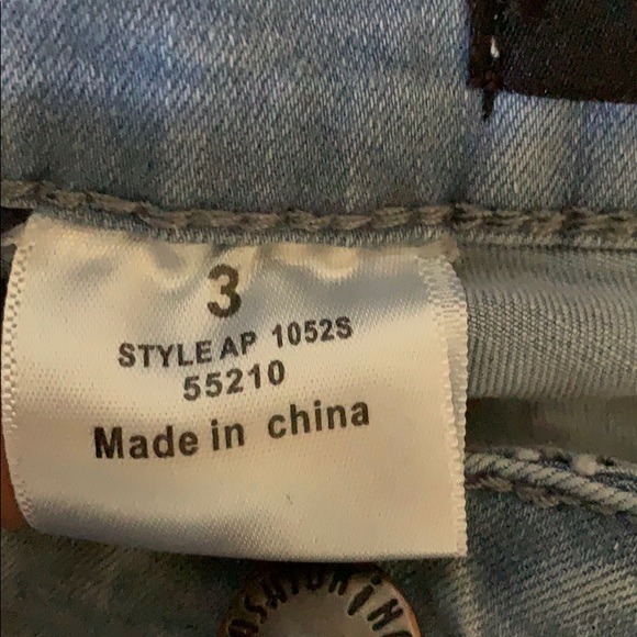 Light wash jeans - Picture 3 of 5